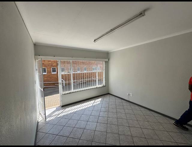 400M² WAREHOUSE TO LET IN WYNBERG
